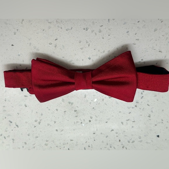 VAN HEUSEN Men’s Bow Tie-Red Adjustable - Picture 5 of 6